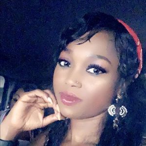 Meet your Posher, Kiki